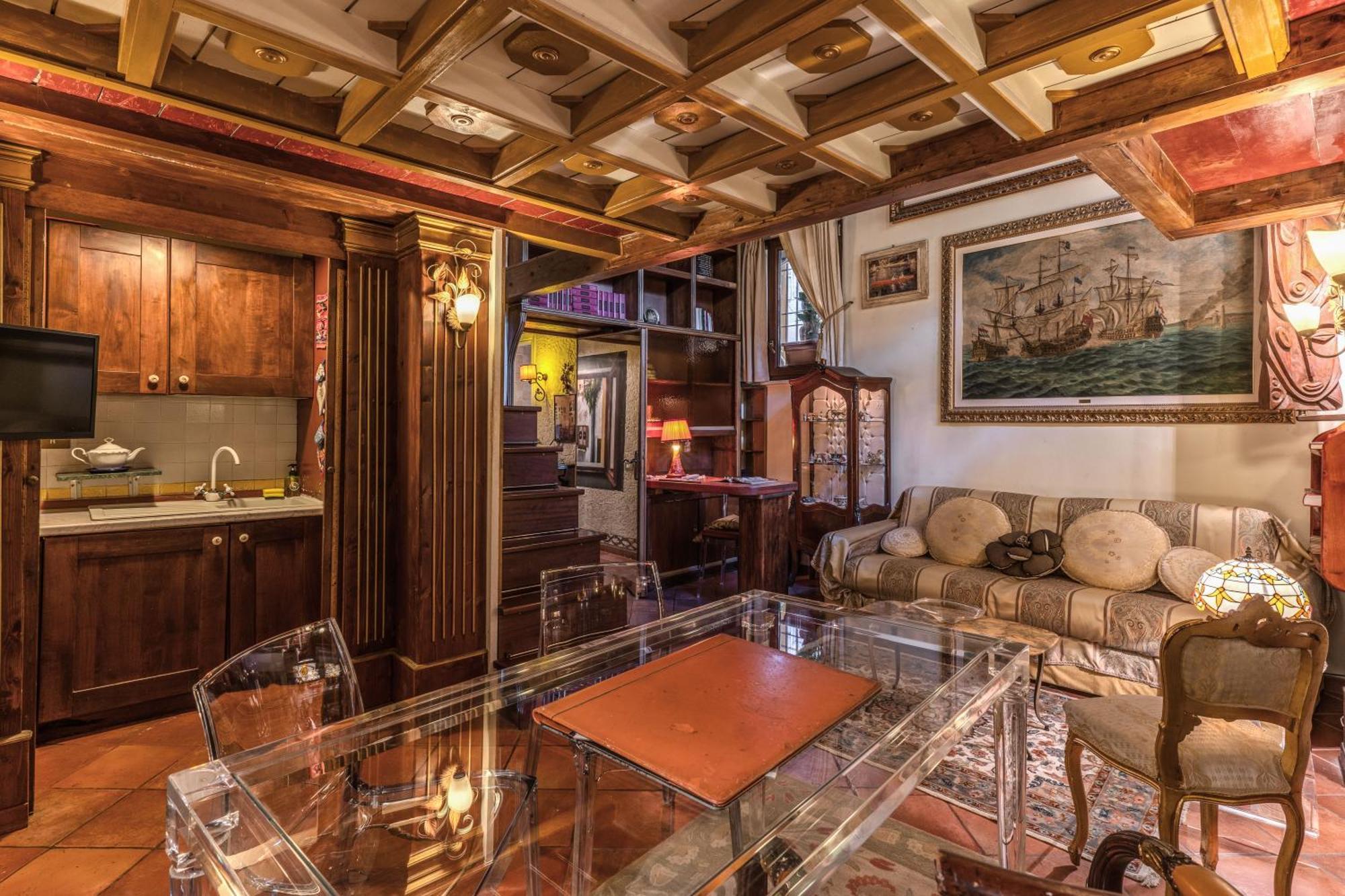 Downtown Eleanor Luxury Apartment